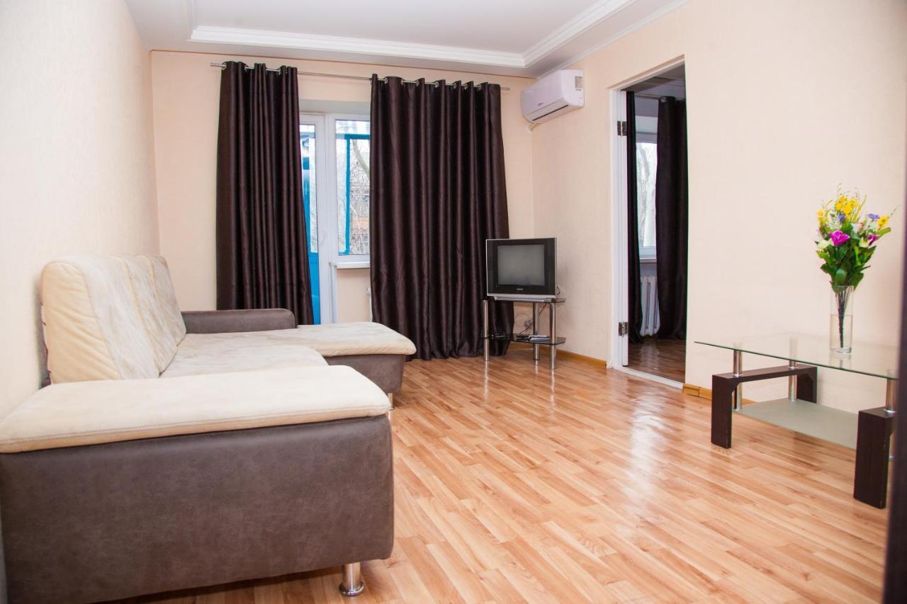 Semi-Luxury Apt On Yatsenka 8 Near Intourist Hotel Zaporizhia Exterior photo
